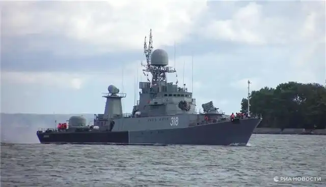 Российские военные корабли отработали уничтожение подлодки условного противника в Балтийском море
