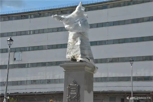 В Саратове появился памятник адмиралу Ушакову у спуска к набережной