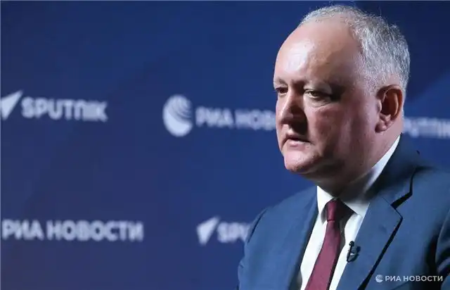 Додон обвинил Санду в нарушении нейтралитета Молдавии из-за участия в саммите «коалиции желающих»