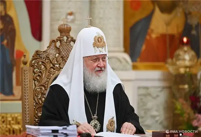 Патриарх Кирилл выразил благодарность главе Сбербанка за поддержку русских приходов за рубежом