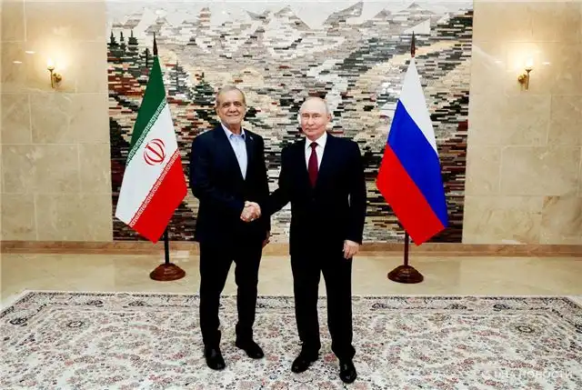 Песков опроверг запрос Пезешкиана к России о посредничестве в диалоге с США