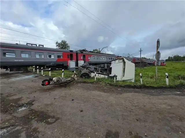 Под Владимиром восстановили движение по одной полосе после ДТП с электричкой