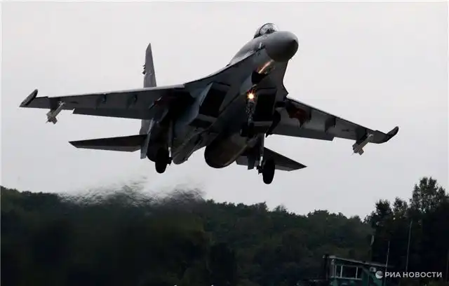 Российские ВКС получили от ОАК новую партию истребителей Су-35С