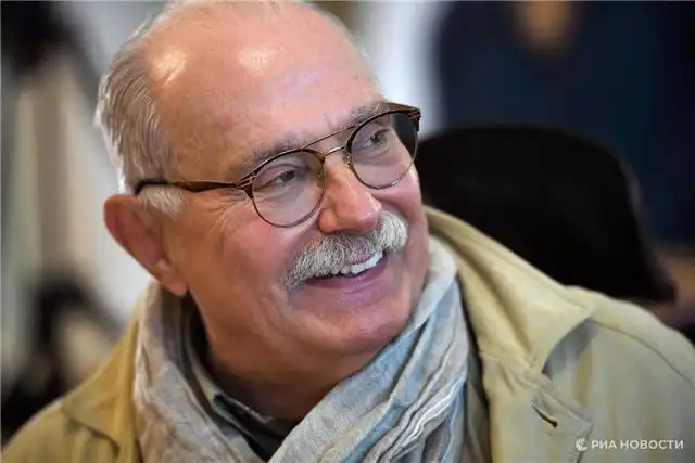 Медики из зоны СВО преподнесли Михалкову старинную донецкую икону XVIII века