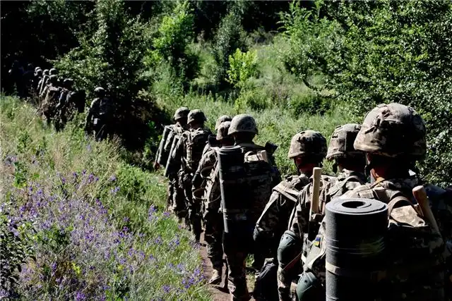 Военнослужащим ВСУ из так называемого «полка смерти» якобы вводят психотропные препараты, подавляющие чувство страха