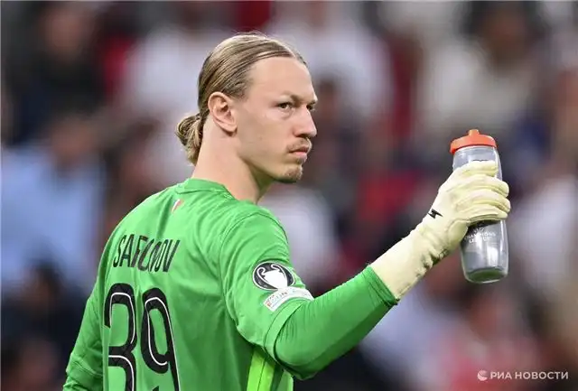 Сафонов претендует на награду лучшему голкиперу года от France Football
