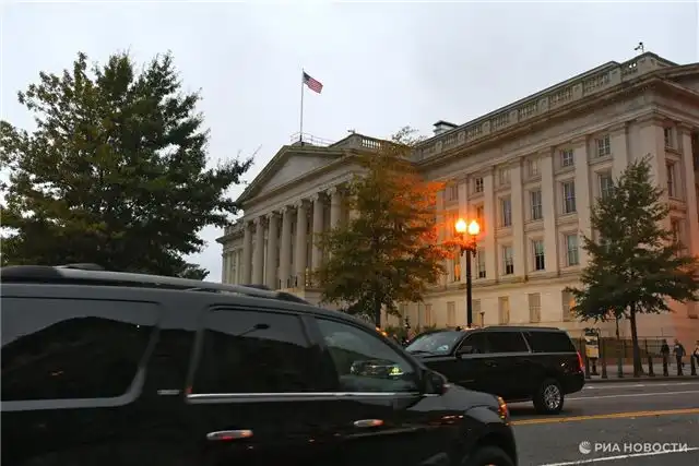 США ввели санкции против восьми компаний за содействие экспорту иранской нефти
