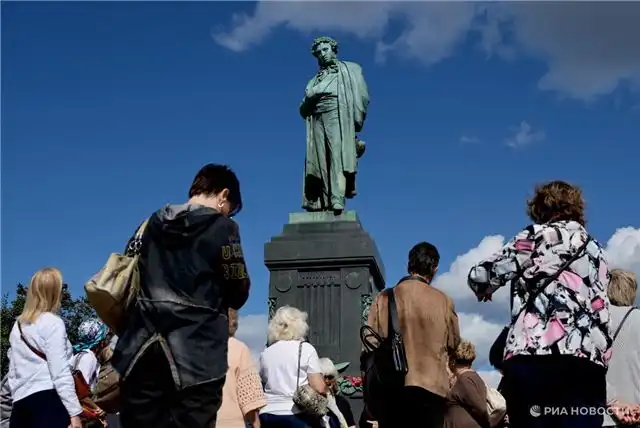 Жители Москвы выступили против переноса памятника Пушкину с Пушкинской площади