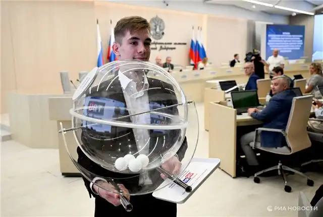 Партии распределяют бесплатное эфирное время на жеребьевке ЦИК