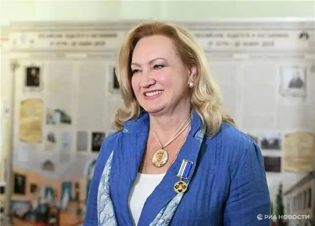Беспрозванных наградил главу набсовета Елисаветинско-Сергиевского общества медалью